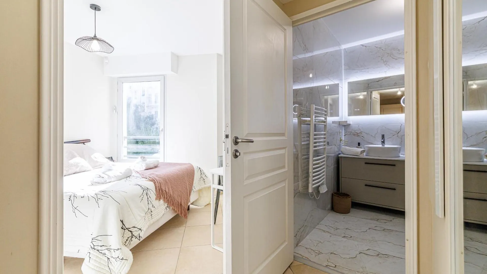 Nice Luxury 0*,  France